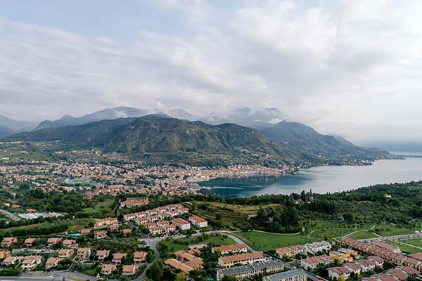 数据一对比就明白：欧联杯补时那一下太戏剧，场面离谱到好笑